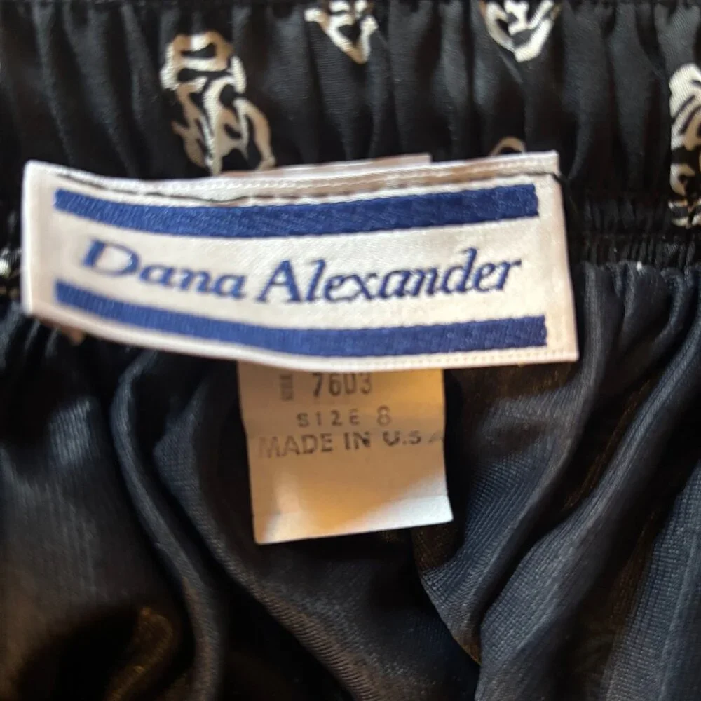 Vintage Dana Alexander 80s 3 Piece Skirt Set with blouse & scarf B/W floral sz 8